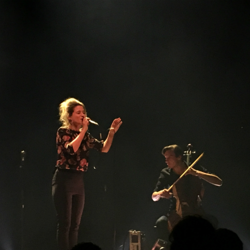 Selah Sue gloeit weer en verrast met nieuwe set