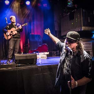 Roots of Heaven: testosteron en troubadours