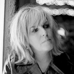Lucinda Williams op Naked Song