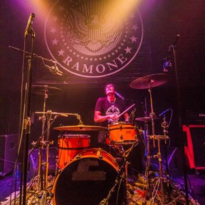Er is een Ramone in de zaal