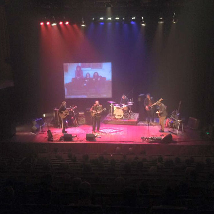 Crosby, Stills, Nash & Young herleven bij Her Majesty