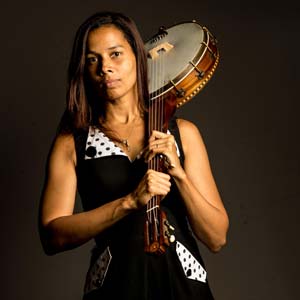 Rhiannon Giddens laat kerk zinderen